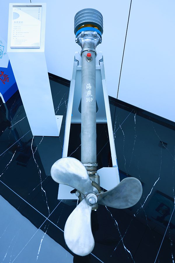 Marine on-hook propeller
